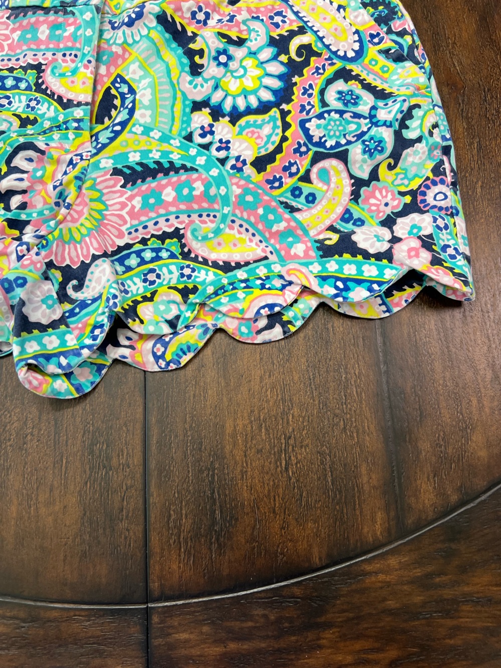 Crown & Ivy Shelby Women’s Size 12 Scalloped Hem Vibrant Paisley Shorts Pockets - Picture 5 of 8